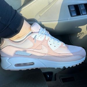 Nike light pink shoes